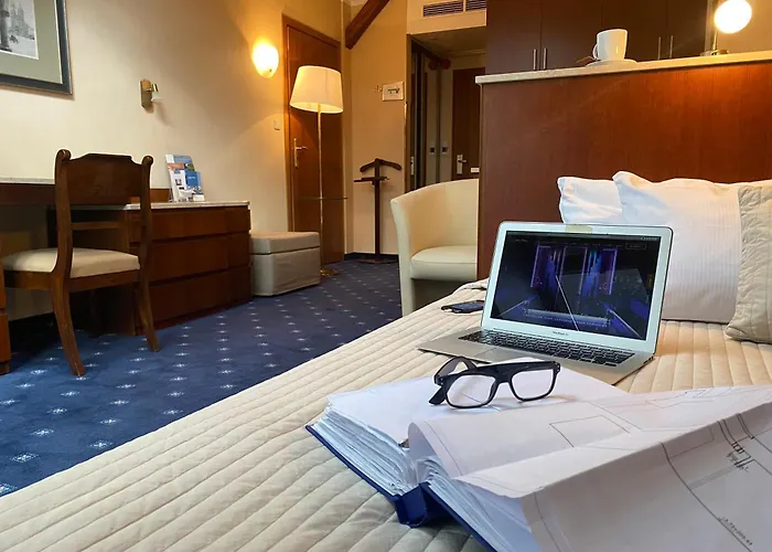 Crown Piast Hotel & SPA