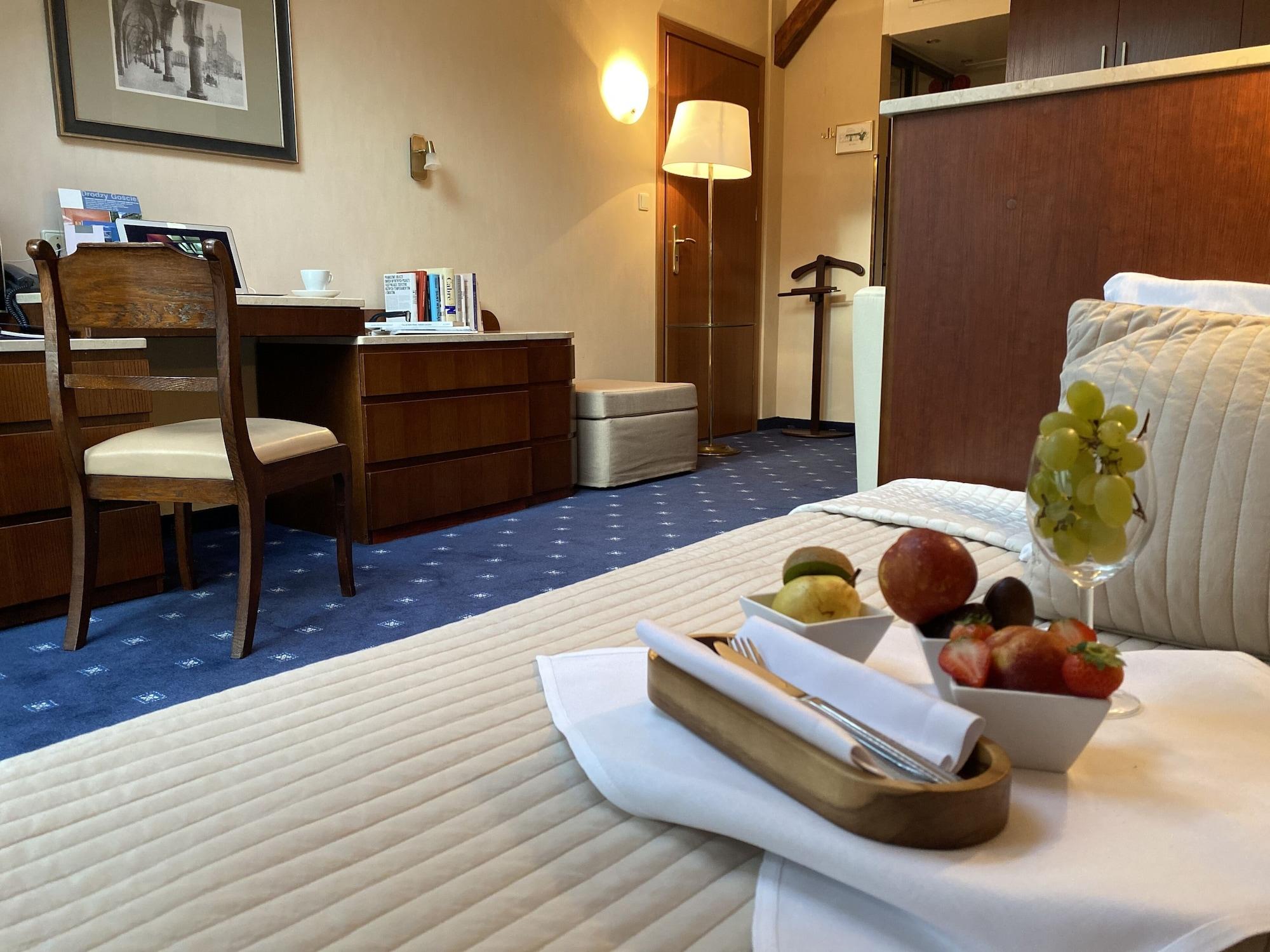 Hotel & 5*