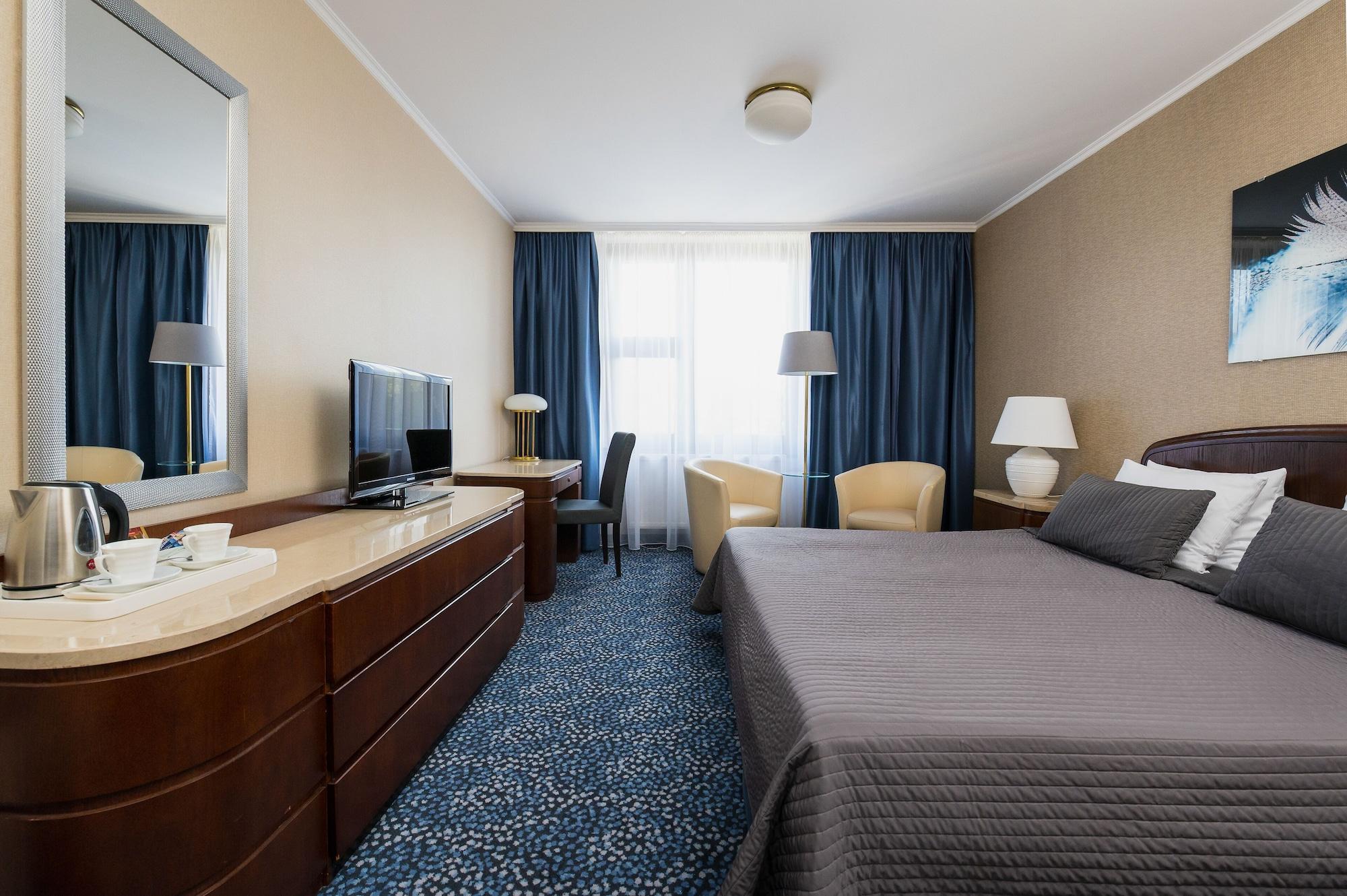 & Hotel