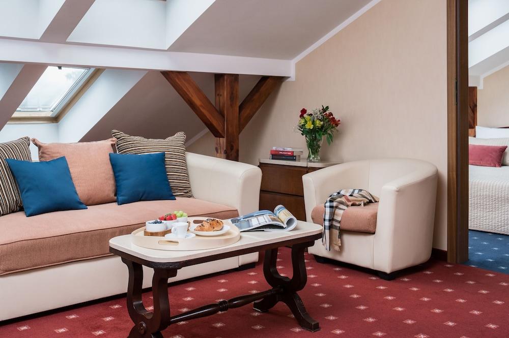& Hotel 5*
