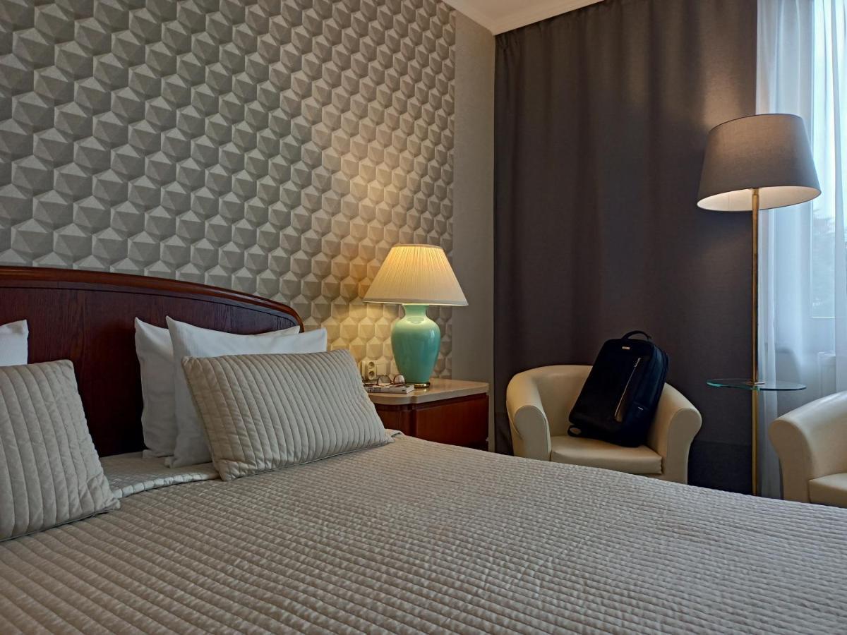 Hotel & 5*
