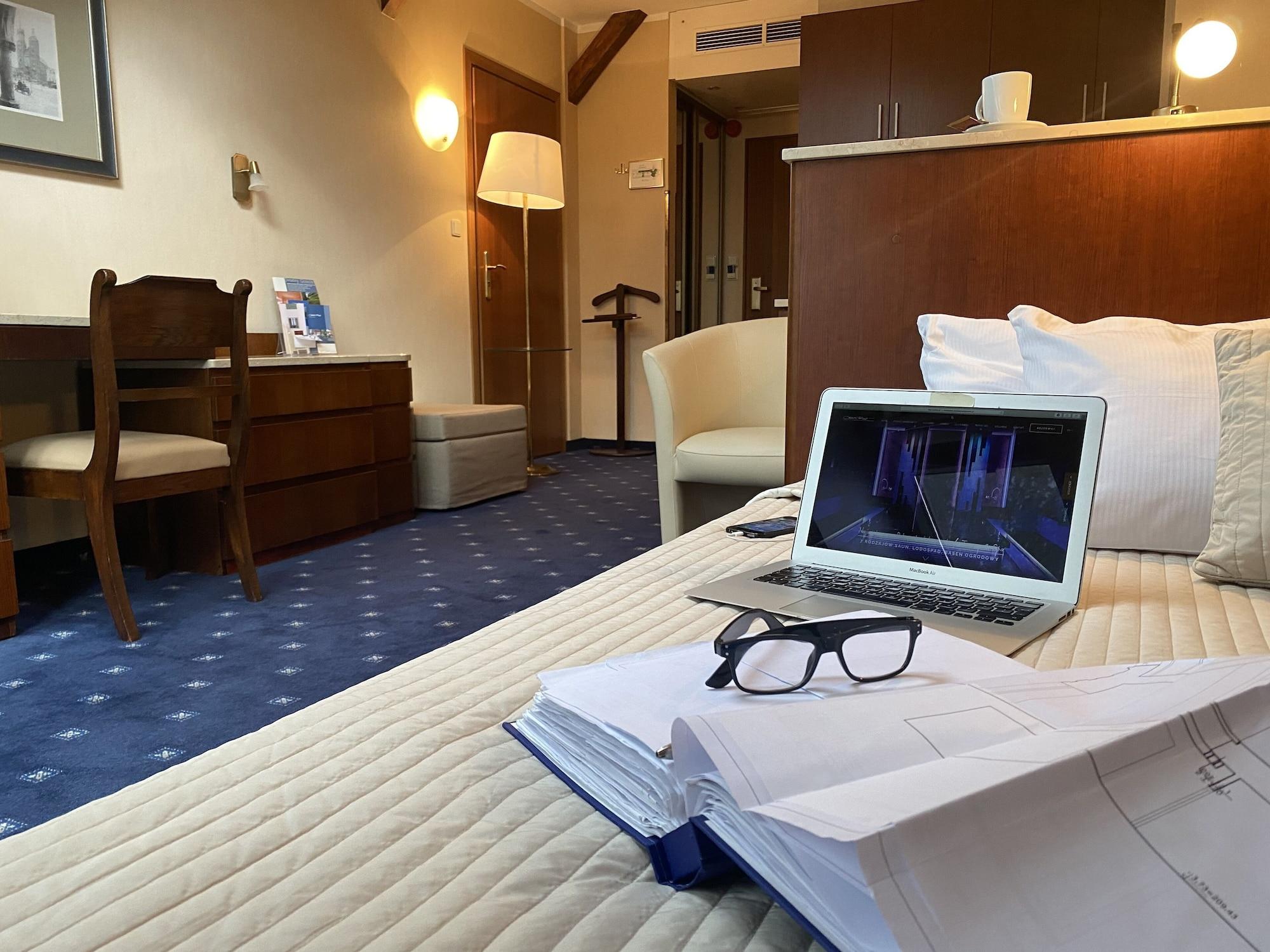 Hotel & 5*