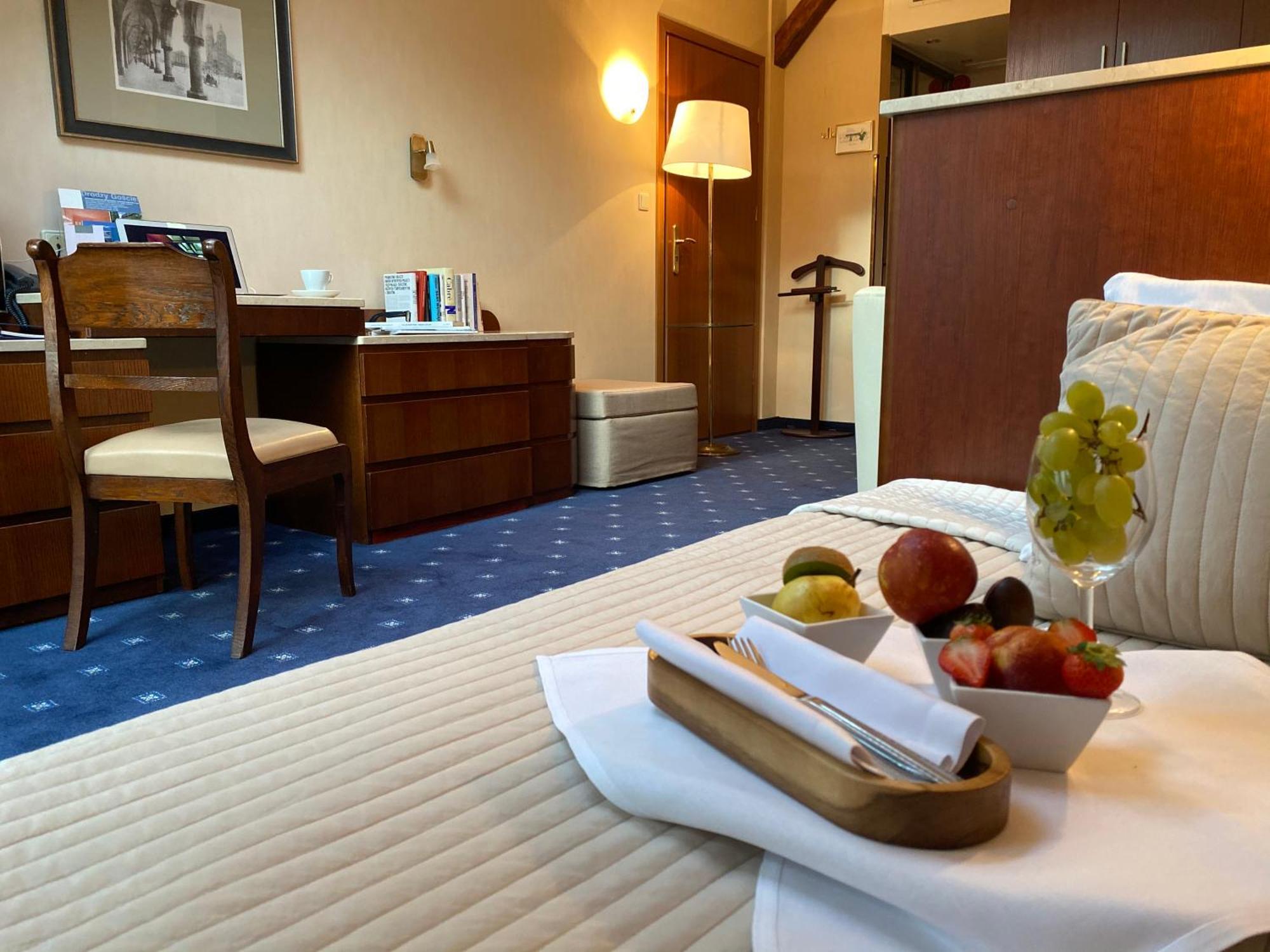 Hotel &